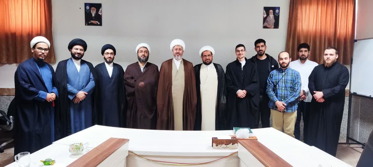 ≡ بازدید طلاب مدرسه علمیه هامبورگ آلمان، از مؤسسه پژوهشی دانشوران
